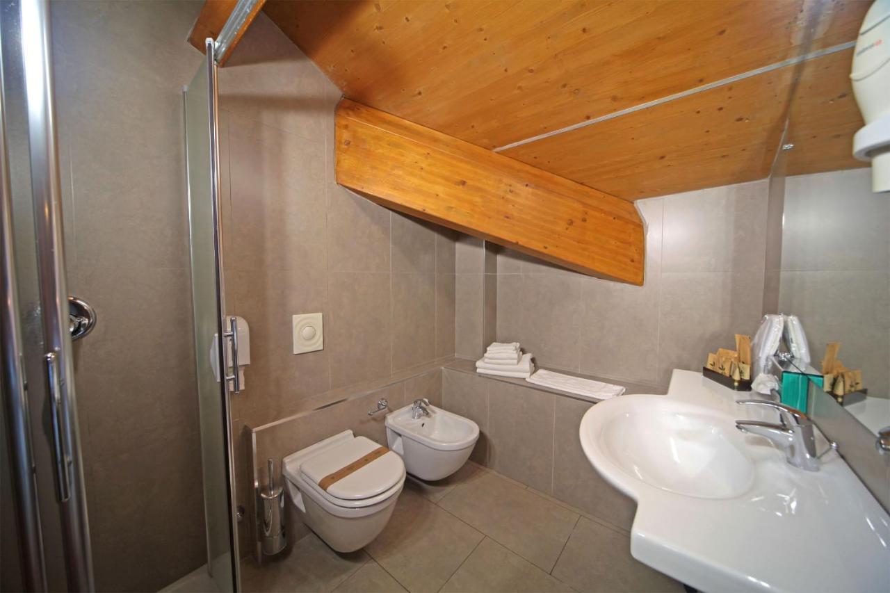 Hotel Smeraldo Сирмионе Екстериор снимка