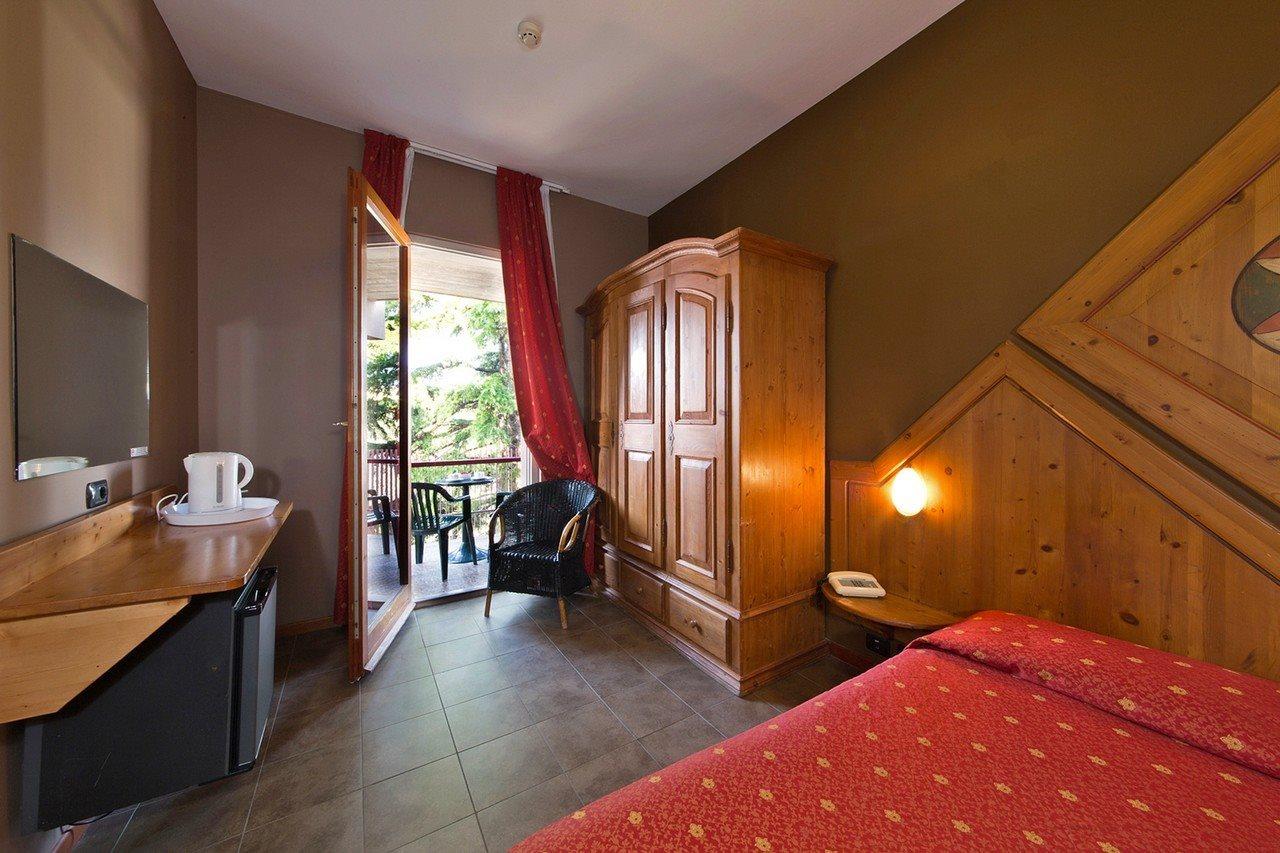 Hotel Smeraldo Сирмионе Екстериор снимка