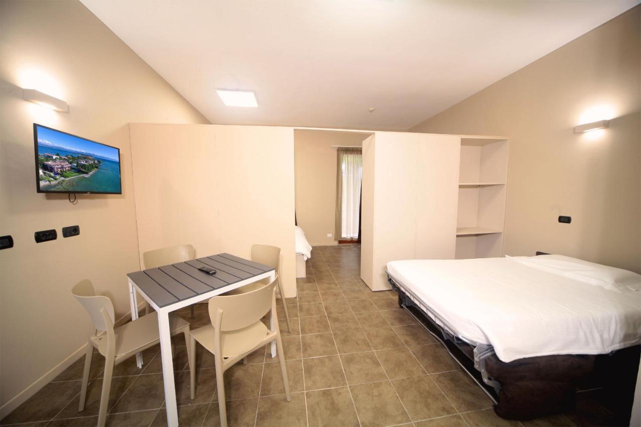 Hotel Smeraldo Сирмионе Екстериор снимка
