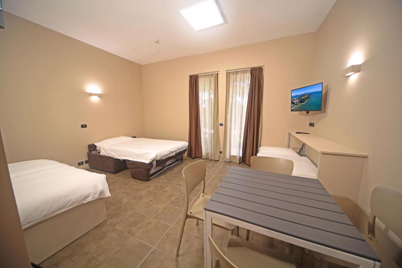 Hotel Smeraldo Сирмионе Екстериор снимка
