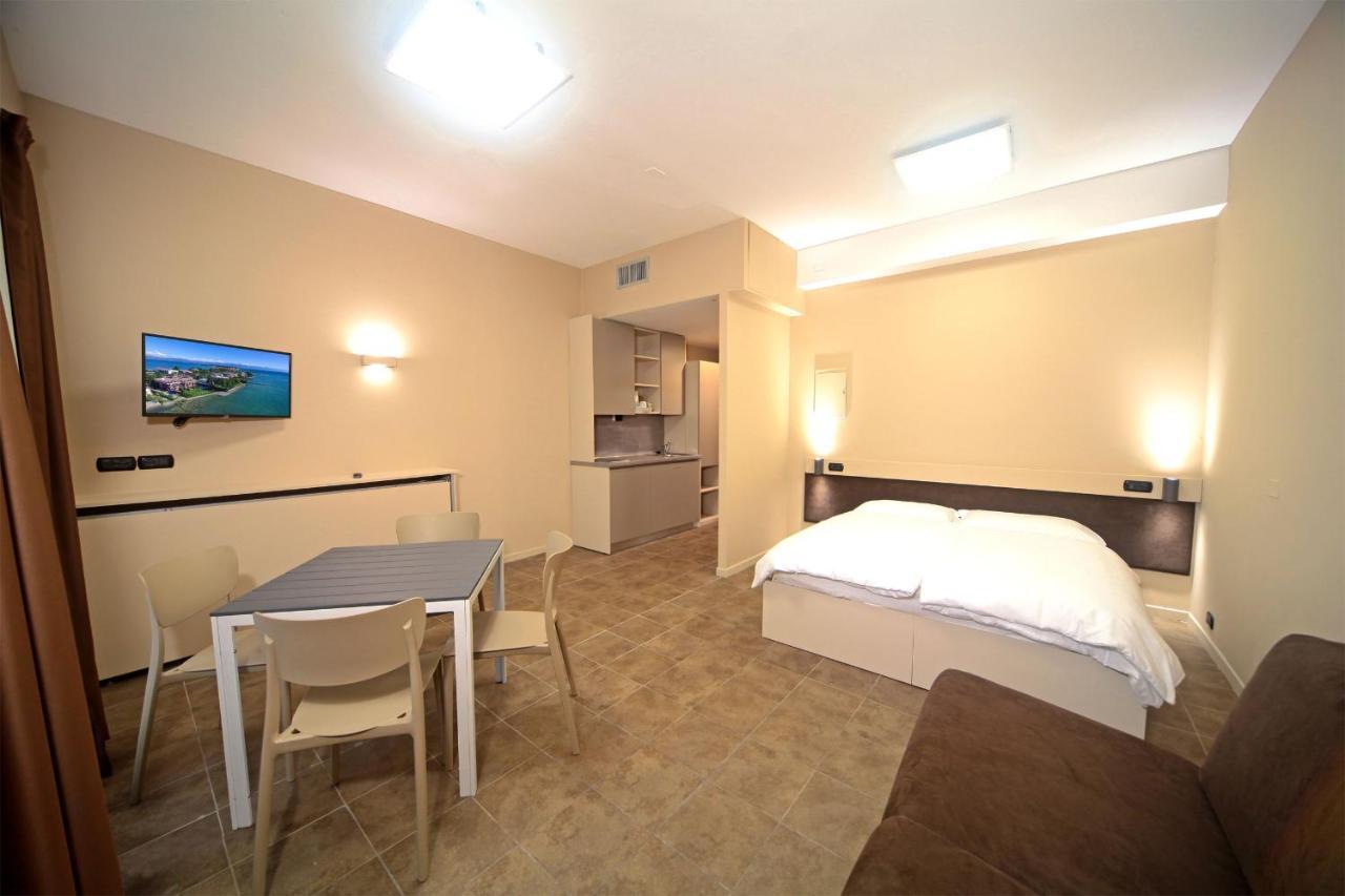 Hotel Smeraldo Сирмионе Екстериор снимка