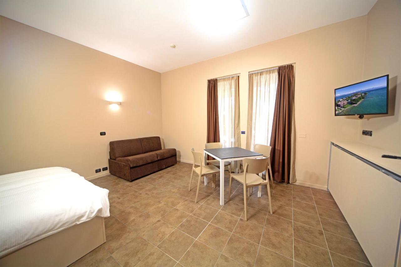 Hotel Smeraldo Сирмионе Екстериор снимка