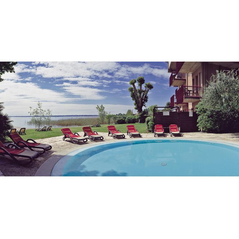 Hotel Smeraldo Сирмионе Екстериор снимка
