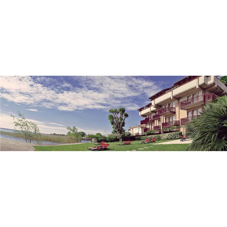 Hotel Smeraldo Сирмионе Екстериор снимка