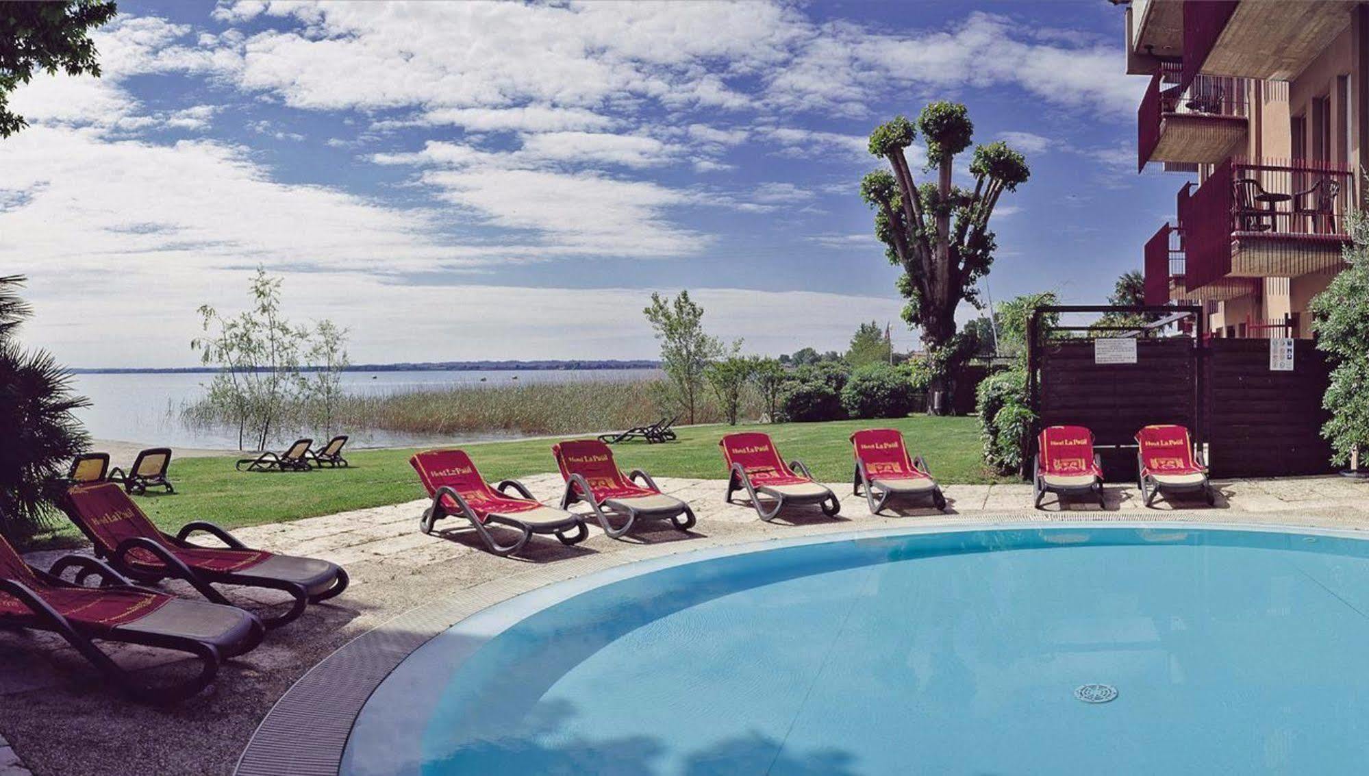Hotel Smeraldo Сирмионе Екстериор снимка