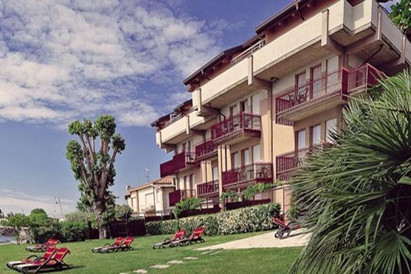 Hotel Smeraldo Сирмионе Екстериор снимка